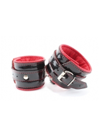Лаковые чёрно-красные перфорированные наручники - БДСМ Арсенал - купить с доставкой в Нижнем Новгороде