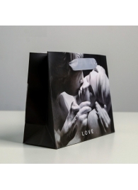 Маленький бумажный подарочный пакет LOVE - 15 х 12 см. - Сима-Ленд - купить с доставкой в Нижнем Новгороде