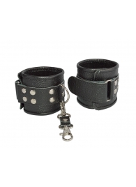 Чёрные кожаные наручники с ремешком с двумя карабинами - Sitabella - купить с доставкой в Нижнем Новгороде