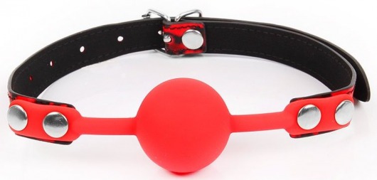 Красный кляп-шарик с черным регулируемым ремешком - Notabu - купить с доставкой в Нижнем Новгороде