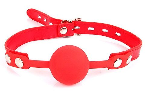 Красный силиконовый кляп-шарик на регулируемом ремешке - Bior toys - купить с доставкой в Нижнем Новгороде