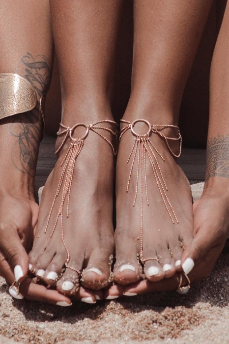 Золотистые браслеты на ноги Magnifique Feet Chain - Bijoux Indiscrets купить с доставкой