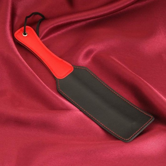 Черная шлепалка  Хлопушка  с красной ручкой - 32 см. - Сима-Ленд - купить с доставкой в Нижнем Новгороде