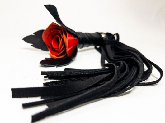 Черная замшевая плеть с красной лаковой розой в рукояти - 40 см. - БДСМ Арсенал - купить с доставкой в Нижнем Новгороде