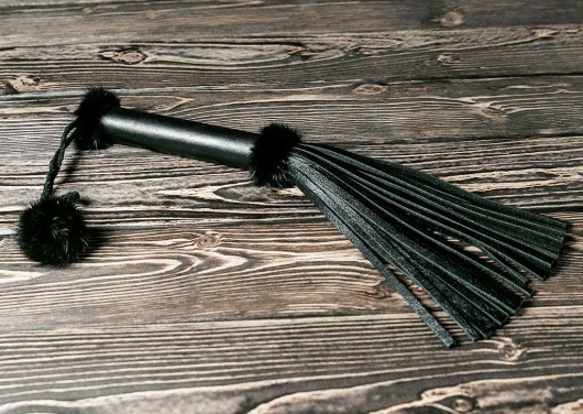 Черная мини-плеть с отделкой из меха норки - 36 см. - Vulgar - купить с доставкой в Нижнем Новгороде