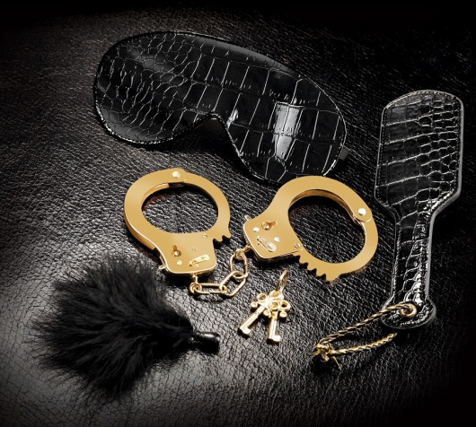 Набор Beginners Fantasy Kit из наручников, пуховки, маски и шлепалки - Pipedream - купить с доставкой в Нижнем Новгороде