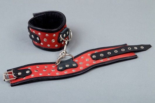 Фигурные красно-чёрные наручники с клёпками - Подиум - купить с доставкой в Нижнем Новгороде