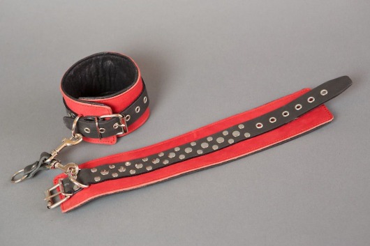 Красные кожаные наручники на мягкой подкладке - Подиум - купить с доставкой в Нижнем Новгороде