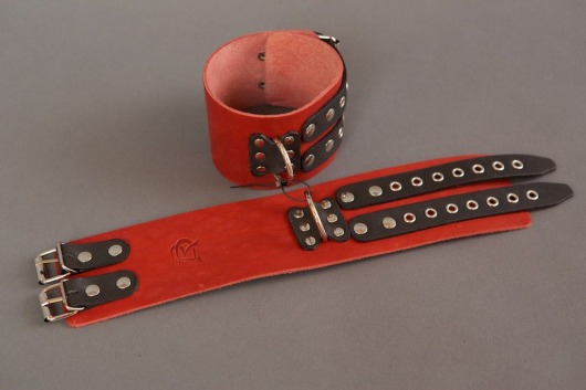 Широкие красно-черные наручники без подкладки - Подиум - купить с доставкой в Нижнем Новгороде