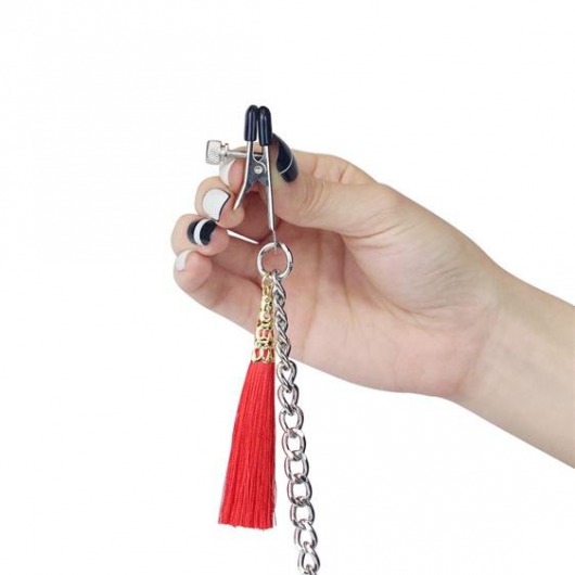 Зажимы на соски и клитор с игривыми красными кисточками Nipple Clit Tassel Clamp With Chain - Lovetoy - купить с доставкой в Нижнем Новгороде