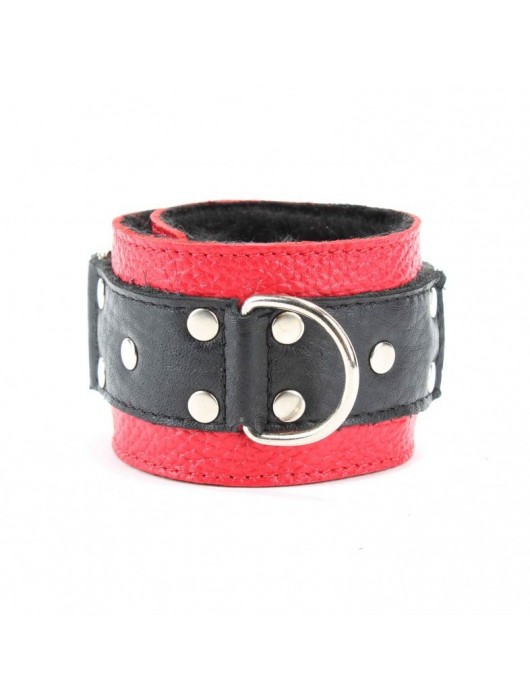 Красно-чёрные кожаные наручники с меховым подкладом - БДСМ Арсенал - купить с доставкой в Нижнем Новгороде