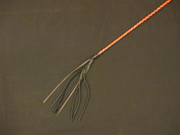 Длинный плетеный стек с красной лаковой ручкой - 85 см. - Подиум - купить с доставкой в Нижнем Новгороде