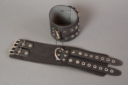 Широкие черные кожаные наручники без подкладки - Подиум - купить с доставкой в Нижнем Новгороде