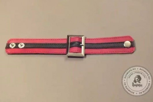 Красно-чёрный браслет с прямоугольной пряжкой - Подиум - купить с доставкой в Нижнем Новгороде
