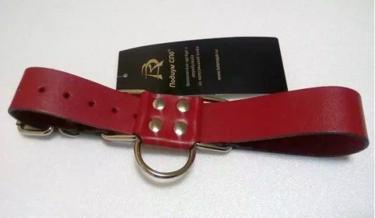 Широкие красные ременные наручники с полукольцом - Подиум - купить с доставкой в Нижнем Новгороде